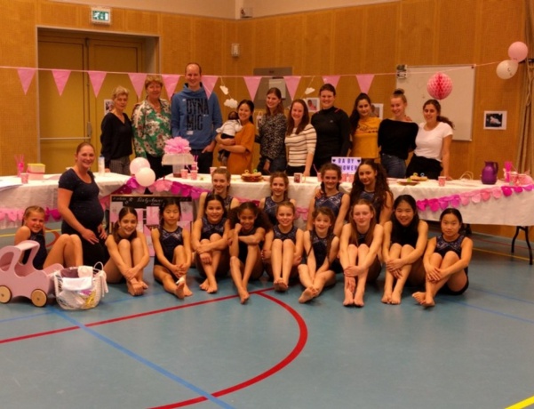 Babyshower voor trainster Caroline